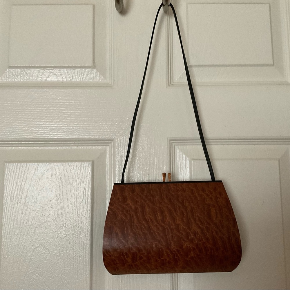 Sophisticated Brown Wood and leather